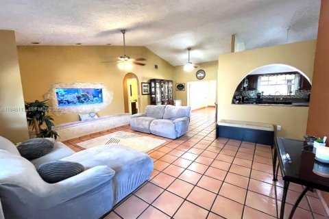 Casa en venta en Homestead, Florida, 4 dormitorios, 237.27 m2 № 2002731 - foto 5