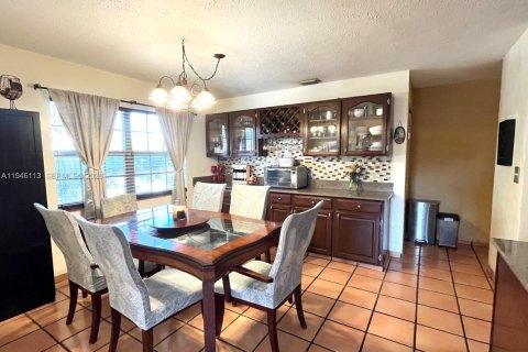 Casa en venta en Homestead, Florida, 4 dormitorios, 237.27 m2 № 2002731 - foto 9