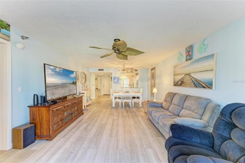 Condo in Bradenton, Florida, 2 bedrooms  № 1717618 - photo 5
