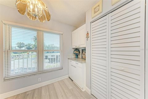 Condo in Bradenton, Florida, 2 bedrooms  № 1717618 - photo 11