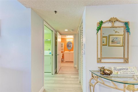 Condo in Bradenton, Florida, 2 bedrooms  № 1717618 - photo 18