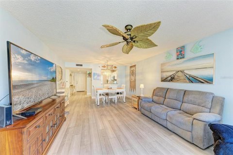 Condo in Bradenton, Florida, 2 bedrooms  № 1717618 - photo 3