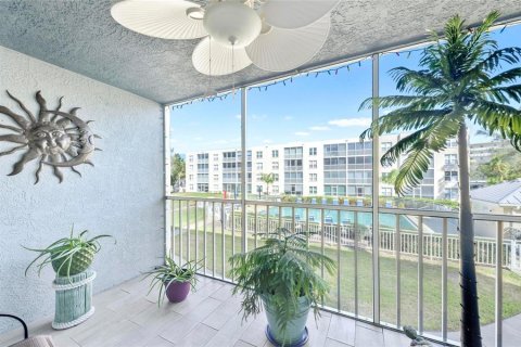 Condo in Bradenton, Florida, 2 bedrooms  № 1717618 - photo 30