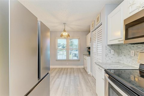 Condo in Bradenton, Florida, 2 bedrooms  № 1717618 - photo 10