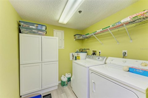 Condo in Bradenton, Florida, 2 bedrooms  № 1717618 - photo 22