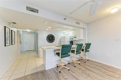 Condo in Bradenton, Florida, 2 bedrooms  № 1717618 - photo 24