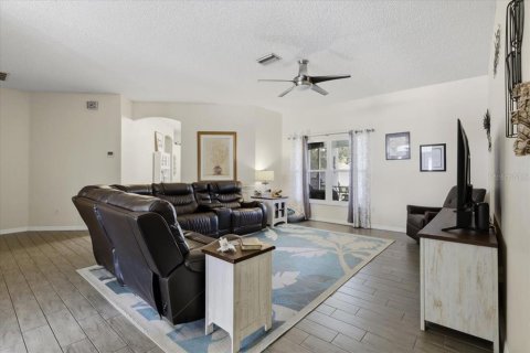 Villa ou maison à vendre à Palm Coast, Floride: 4 chambres, 217.39 m2 № 2329761 - photo 5