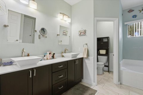Villa ou maison à vendre à Palm Coast, Floride: 4 chambres, 217.39 m2 № 2329761 - photo 11