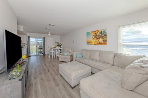 House in North Port, Florida 2 bedrooms, 84.73 sq.m. № 2103487 - photo 7