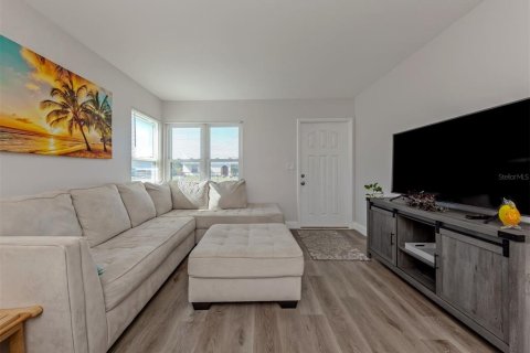 House in North Port, Florida 2 bedrooms, 84.73 sq.m. № 2103487 - photo 9