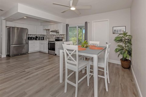 House in North Port, Florida 2 bedrooms, 84.73 sq.m. № 2103487 - photo 14