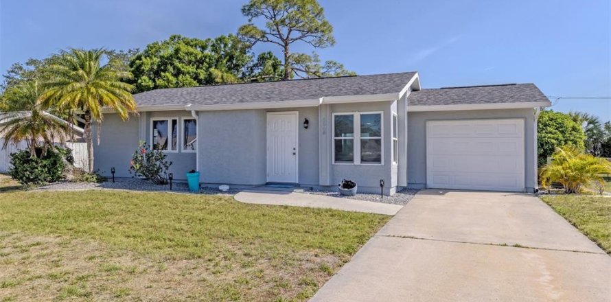 House in North Port, Florida 2 bedrooms, 84.73 sq.m. № 2103487