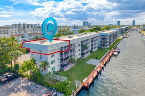 Condominio en venta en Aventura, Florida, 2 dormitorios, 103.12 m2 № 1966002 - foto 2