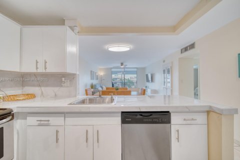 Condominio en venta en Aventura, Florida, 2 dormitorios, 103.12 m2 № 1966002 - foto 8