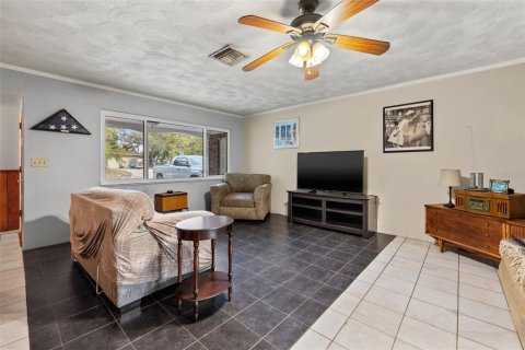 House in Saint Petersburg, Florida 4 bedrooms, 181.81 sq.m. № 798476 - photo 6