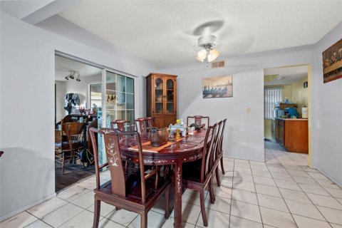 House in Saint Petersburg, Florida 4 bedrooms, 181.81 sq.m. № 798476 - photo 8