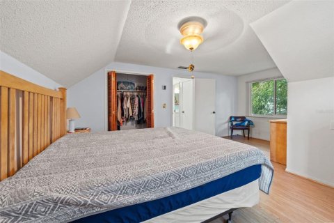 House in Saint Petersburg, Florida 4 bedrooms, 181.81 sq.m. № 798476 - photo 18