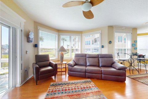 Condo in New Smyrna Beach, Florida, 3 bedrooms  № 2381320 - photo 17