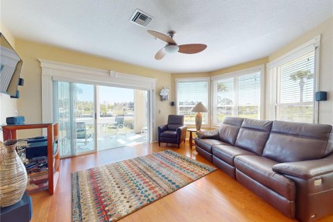 Condo in New Smyrna Beach, Florida, 3 bedrooms  № 2381320 - photo 20