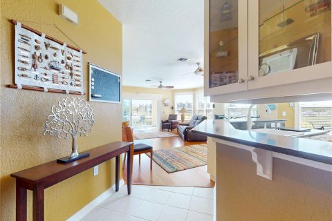 Condo in New Smyrna Beach, Florida, 3 bedrooms  № 2381320 - photo 14