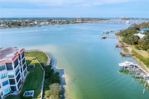 Condo in New Smyrna Beach, Florida, 3 bedrooms  № 2381320 - photo 4