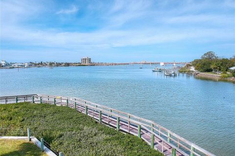 Condo in New Smyrna Beach, Florida, 3 bedrooms  № 2381320 - photo 6