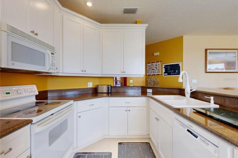 Condo in New Smyrna Beach, Florida, 3 bedrooms  № 2381320 - photo 27