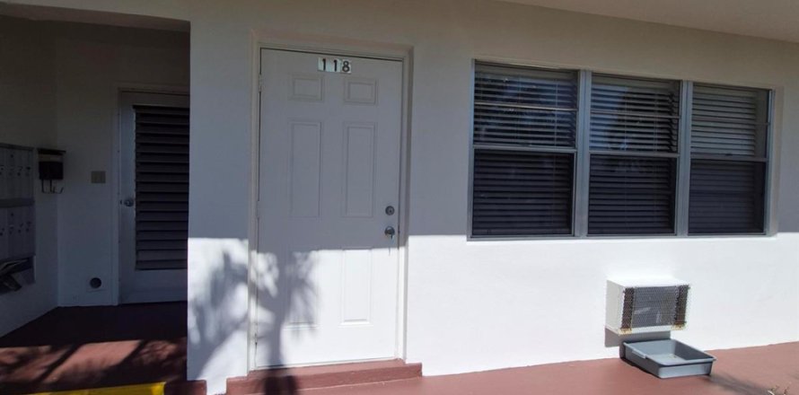 Condo in West Palm Beach, Florida, 1 bedroom  № 2178943