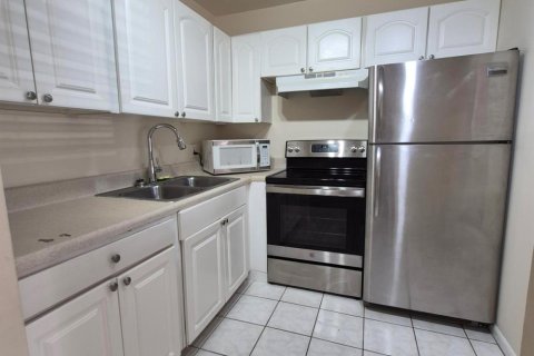 Condo in West Palm Beach, Florida, 1 bedroom  № 2178943 - photo 3