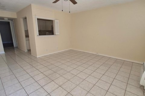 Condo in West Palm Beach, Florida, 1 bedroom  № 2178943 - photo 2