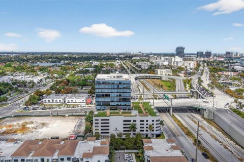 Propiedad comercial en venta en Miami, Florida № 2032555 - foto 22