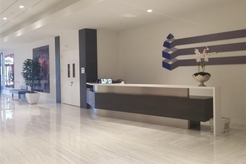 Propiedad comercial en venta en Miami, Florida № 2032555 - foto 14