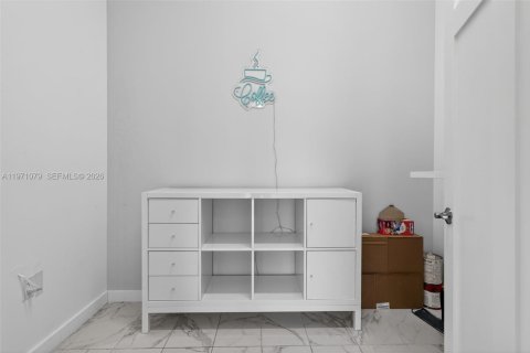 Propiedad comercial en venta en Miami, Florida № 2032555 - foto 17