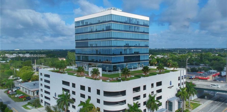 Propiedad comercial en Miami, Florida № 2032555