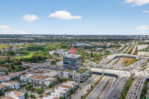Propiedad comercial en venta en Miami, Florida № 2032555 - foto 24
