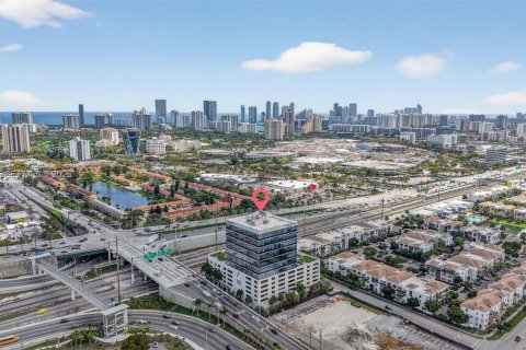 Propiedad comercial en venta en Miami, Florida № 2032555 - foto 28