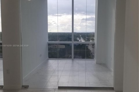 Propiedad comercial en venta en Miami, Florida № 2032555 - foto 6