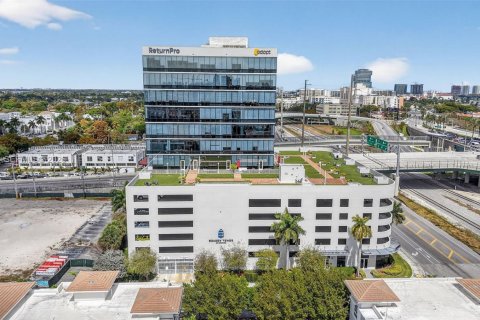 Propiedad comercial en venta en Miami, Florida № 2032555 - foto 20