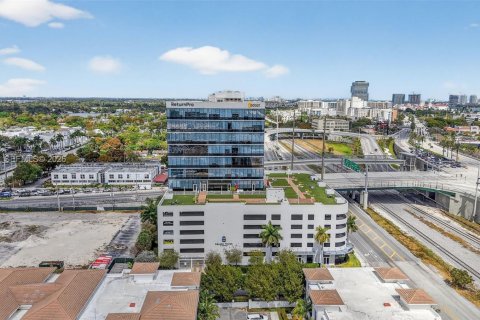 Propiedad comercial en venta en Miami, Florida № 2032555 - foto 21