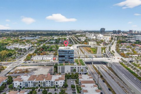 Propiedad comercial en venta en Miami, Florida № 2032555 - foto 23