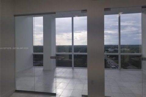 Propiedad comercial en venta en Miami, Florida № 2032555 - foto 9