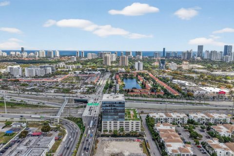 Propiedad comercial en venta en Miami, Florida № 2032555 - foto 27