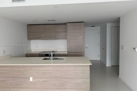 Condominio en Miami, Florida, 1 dormitorio  № 2056703