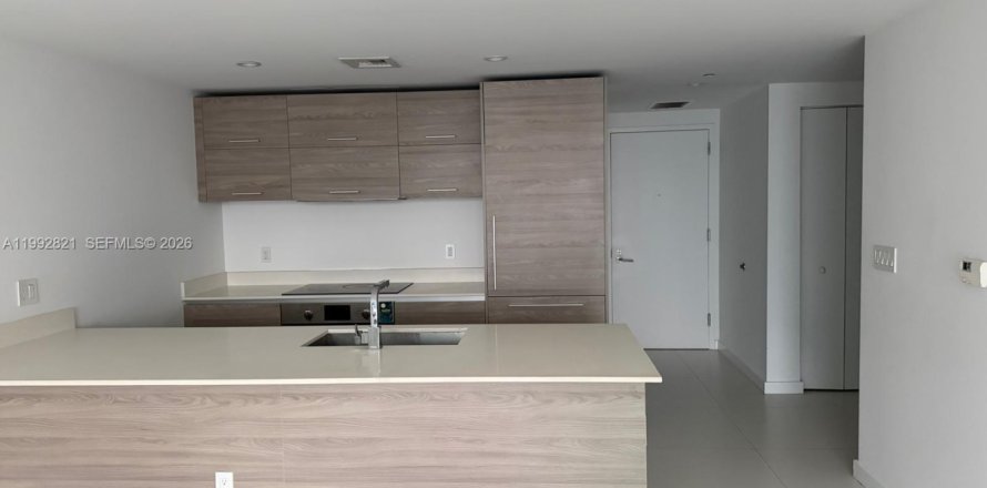 Condominio en Miami, Florida, 1 dormitorio  № 2056703