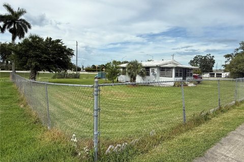 Casa en venta en Moore Haven, Florida, 4 dormitorios, 169.92 m2 № 1887666 - foto 15