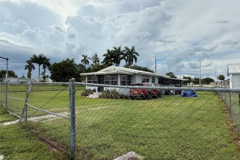 Casa en venta en Moore Haven, Florida, 4 dormitorios, 169.92 m2 № 1887666 - foto 7