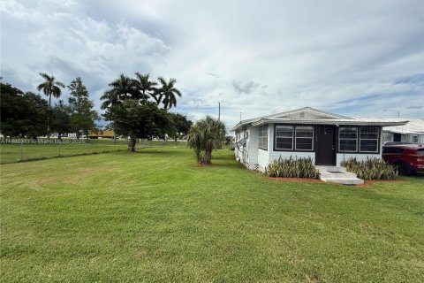 Casa en venta en Moore Haven, Florida, 4 dormitorios, 169.92 m2 № 1887666 - foto 9