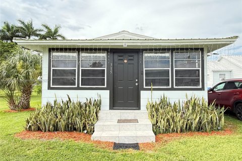Casa en venta en Moore Haven, Florida, 4 dormitorios, 169.92 m2 № 1887666 - foto 1