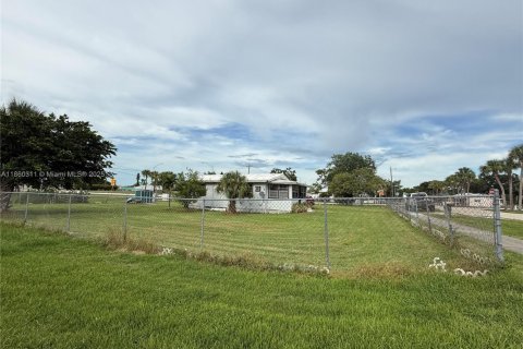 Casa en venta en Moore Haven, Florida, 4 dormitorios, 169.92 m2 № 1887666 - foto 19