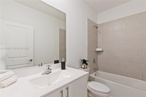 Townhouse in Miami, Florida 3 bedrooms, 123.65 sq.m. № 2054284 - photo 11